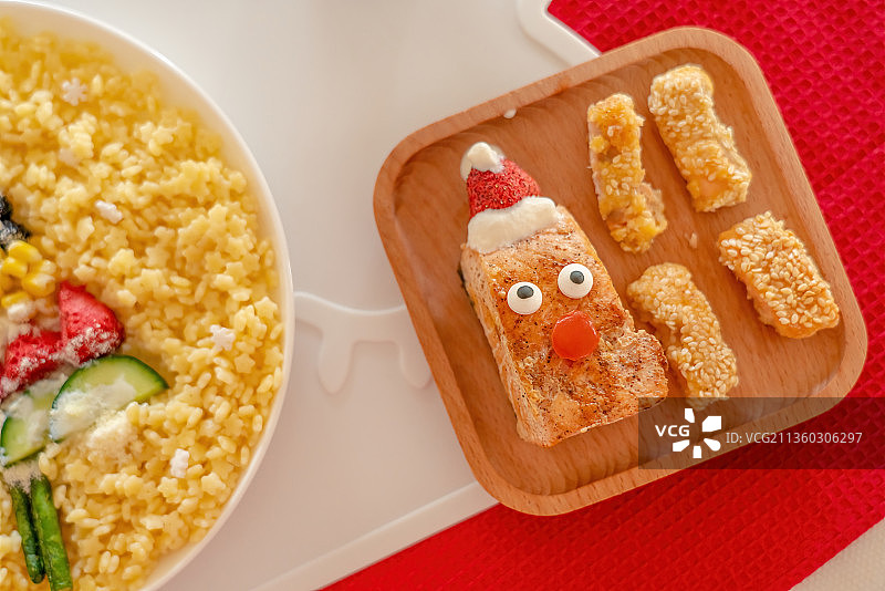 圣诞星星意面香煎三文鱼幼儿餐图片素材