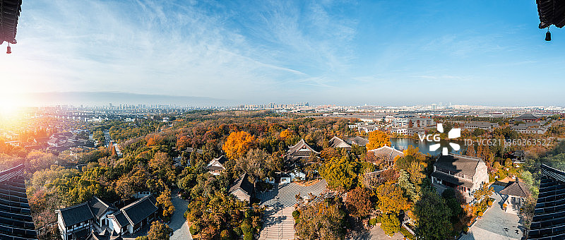 秋天俯瞰中国扬州大明寺景区的园林古建筑全景图图片素材