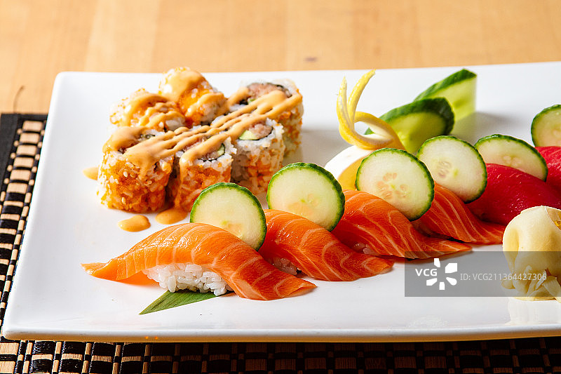 日本食物，餐桌上盘子里食物的特写镜头，马萨诸塞州，美国，美国图片素材