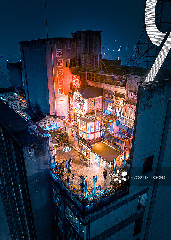 赛博朋克重庆城市夜景47楼大排档图片素材