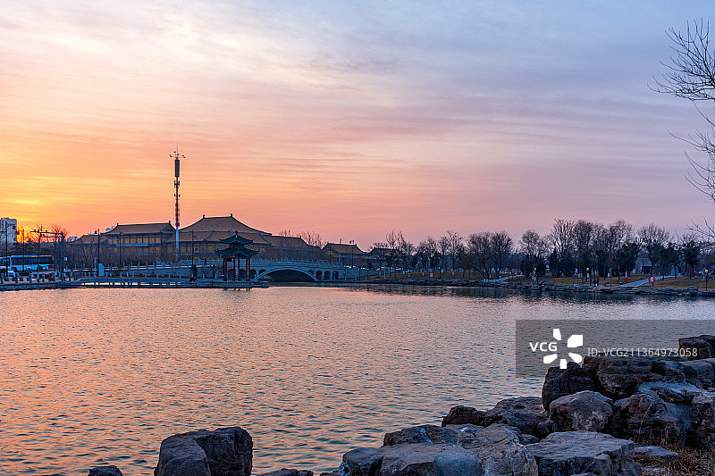东昌湖畔冬天日出--2835图片素材