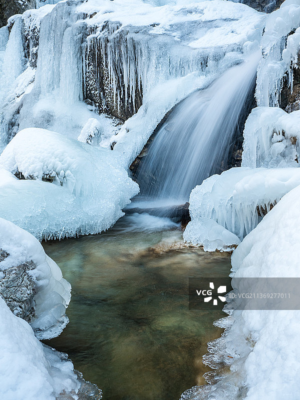 半冰冻瀑布，德国科歇尔瀑布景观图片素材
