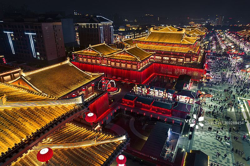 新年春节元宵节的西安大唐不夜城夜景花灯图片素材