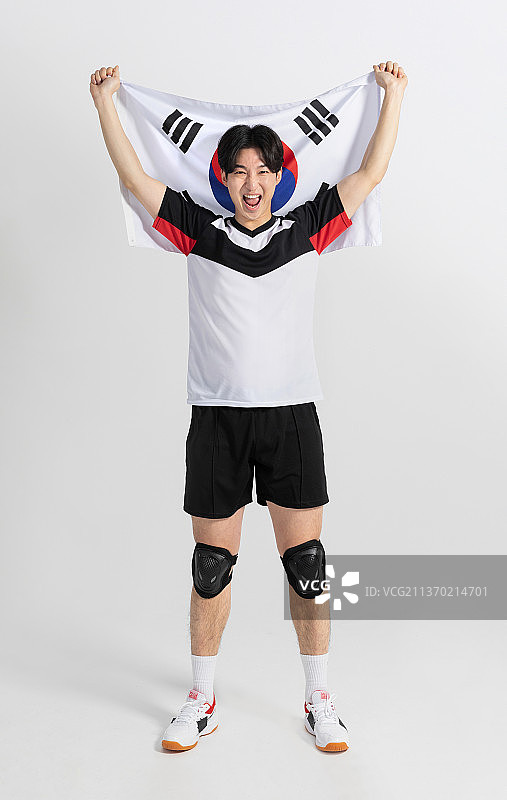 排球运动员，亚洲韩国男子举着太极旗图片素材