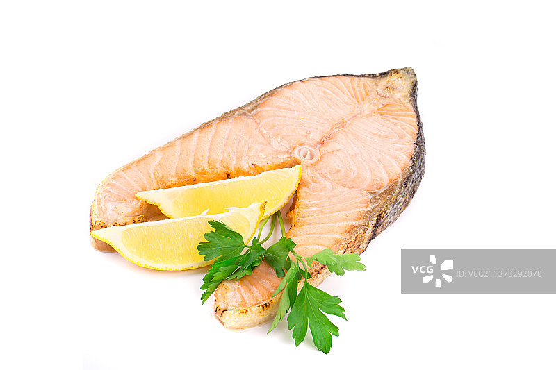 烤鲑鱼牛排，白色背景上的食物特写，摩尔多瓦图片素材