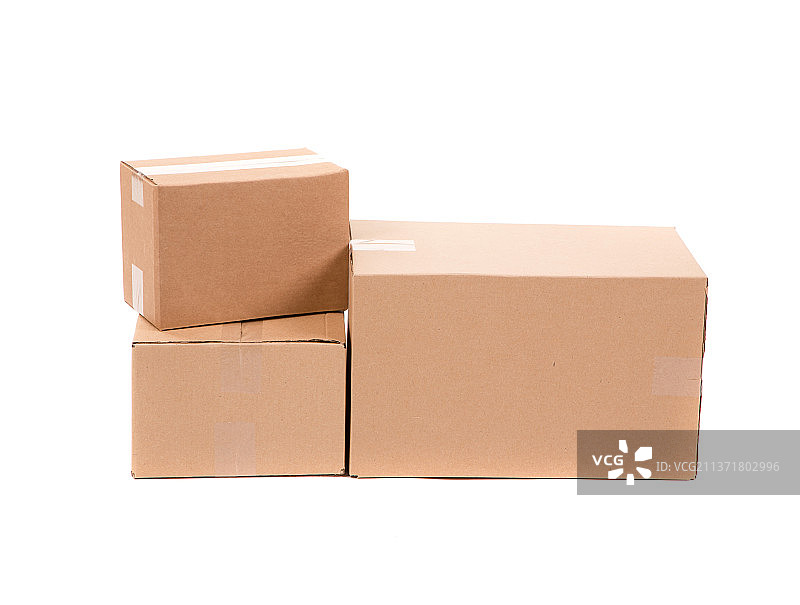一堆空盒子，白色背景下的纸箱特写，摩尔多瓦图片素材