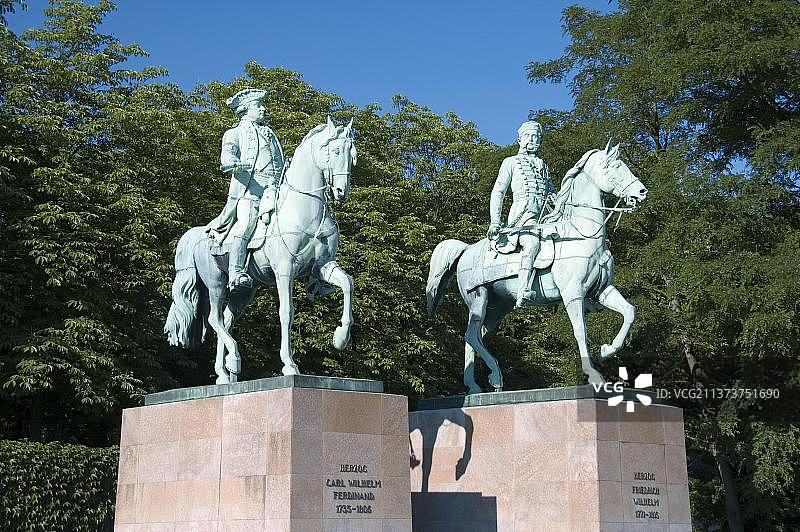 卡尔·威廉·费迪南德和弗里德里希·威廉公爵骑马雕像，不伦瑞克，下萨克森州，德国，公爵，欧洲图片素材