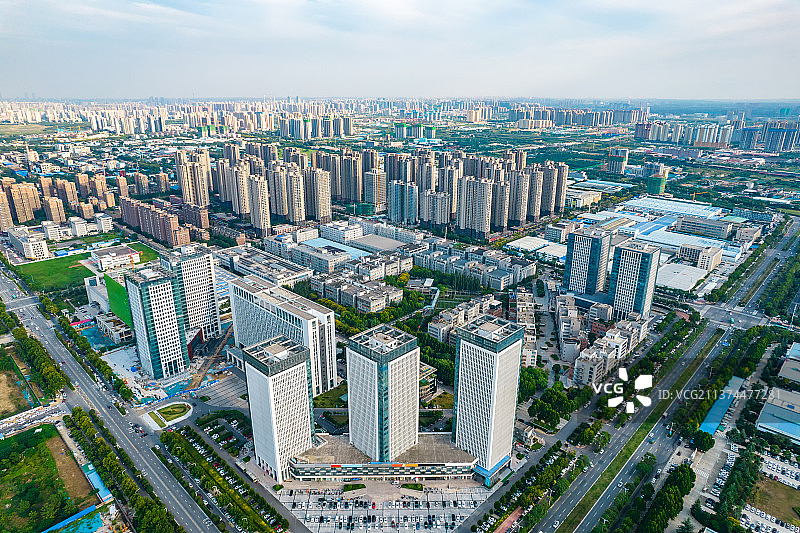 河南省郑州市中原区科技园区夏季城市风光航拍视角图片素材