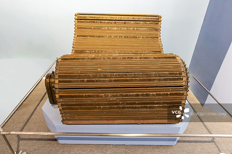 大生纱厂使用的梳棉机盖板【清光绪二十一年（1895年），中国国家博物馆藏）】图片素材