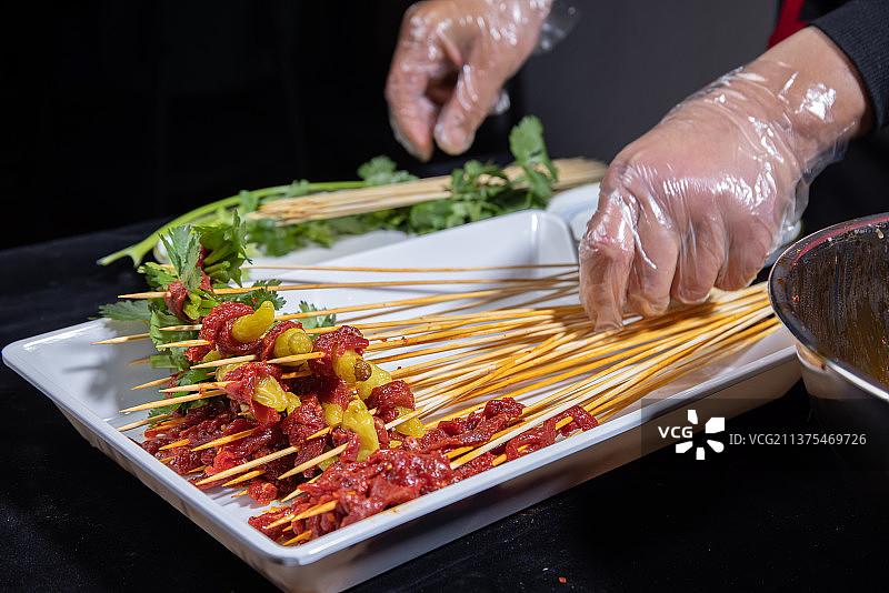 厨师穿肉串成都小吃辣串图片素材