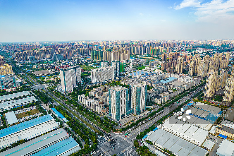 中国河南郑州中原区高新区科技园夏季城市风光航拍视角图片素材