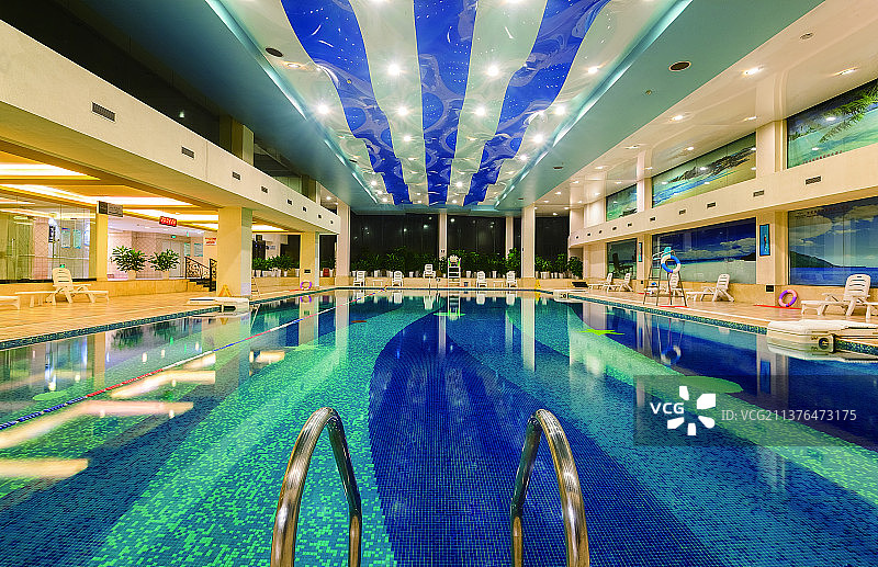 五星酒店室内游泳池图片素材