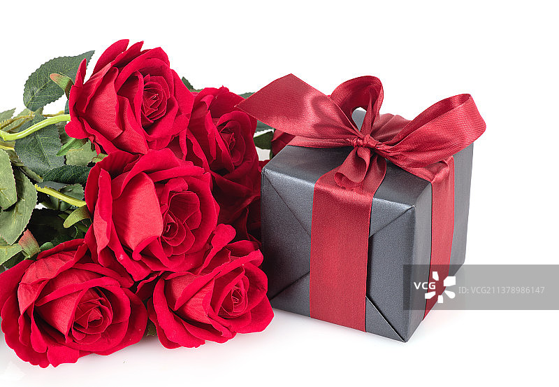 情人节玫瑰花和礼物图片素材