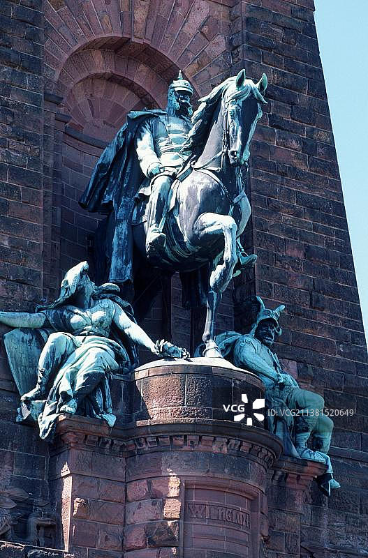 Kyffhauser纪念碑与皇帝威廉一世，巴巴罗萨登克马尔，威廉二世…基夫豪森，图林根，基夫豪泽纪念碑与皇帝威廉一世的骑马雕像，图林根，德国，欧洲图片素材