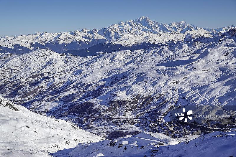山度假胜地Les Menuires, Vallee des Belleville，后面的勃朗峰，Savoie部门，法国，欧洲图片素材