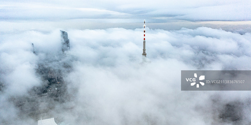 广州塔西塔东塔广州三件套云端穿云天空之城图片素材