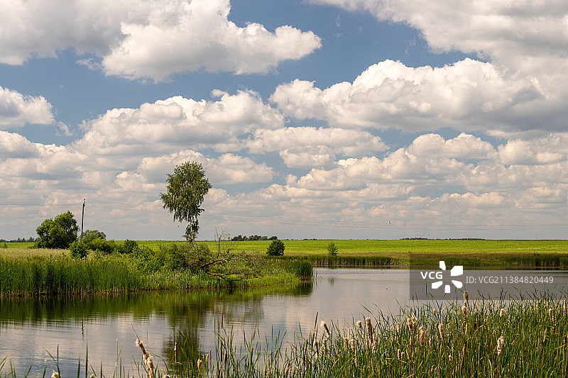 白俄罗斯，湖对天空的风景图片素材
