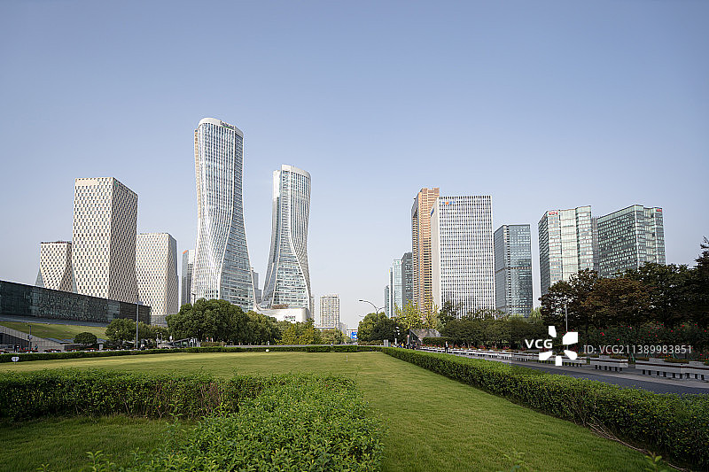 晴天杭州新区城市天际线图片素材