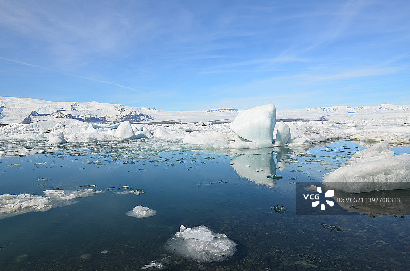 泻湖上的冰川令人惊叹的景观图片素材