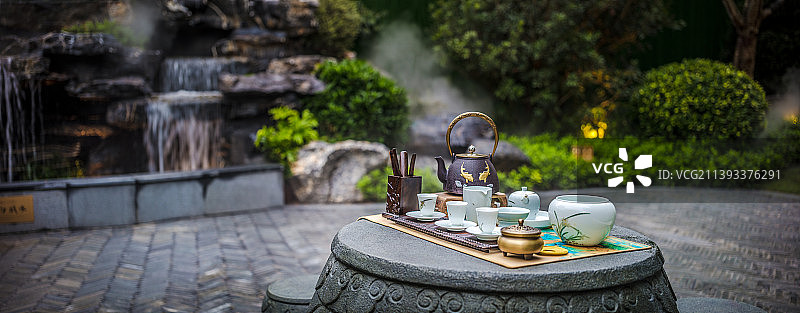 院子里的石桌茶道图片素材