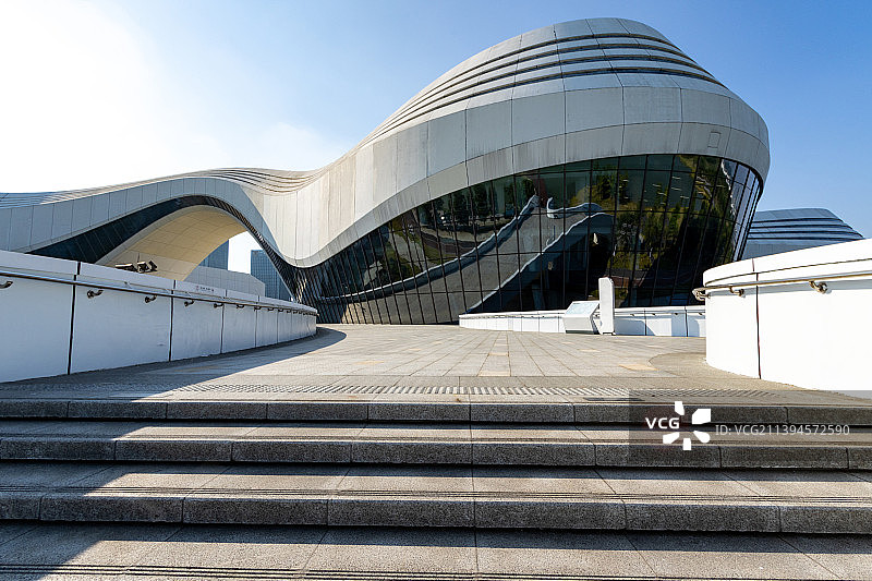 现代建筑和空旷的广场-广西柳州科技馆图片素材
