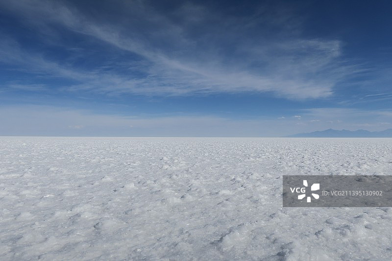 雪域对着天空的风景，乌尤尼盐沼，玻利维亚图片素材