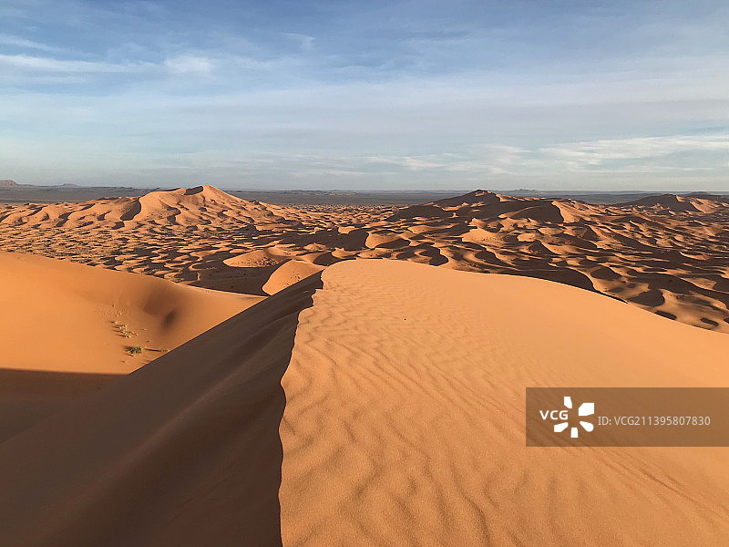 摩洛哥，沙漠映衬天空的风景图片素材