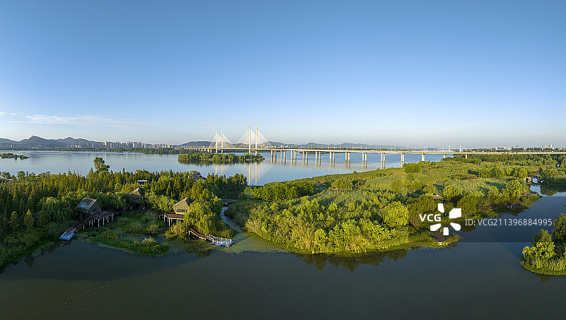 航拍襄阳汉江卧龙大桥城市全景自然风光图片素材