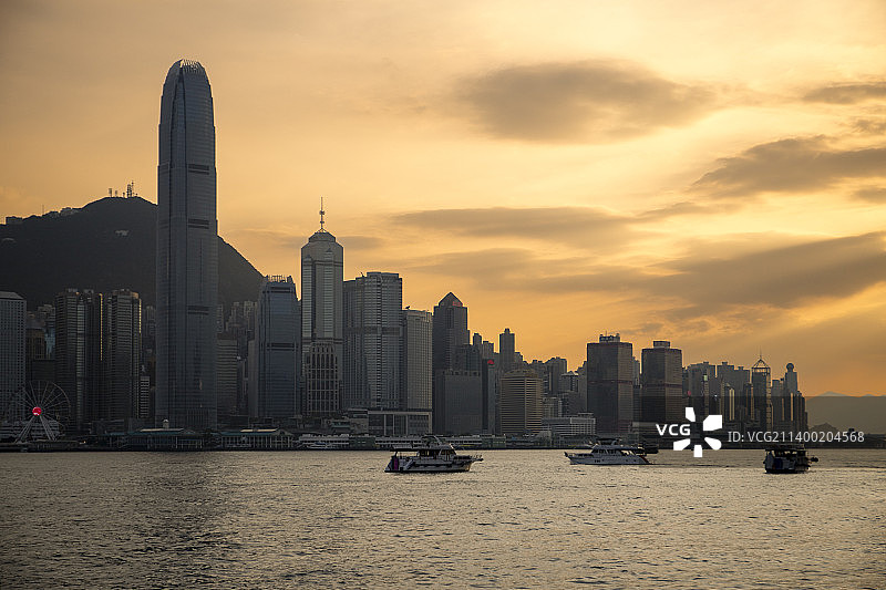 中国香港维多利亚港日落黄昏时刻图片素材