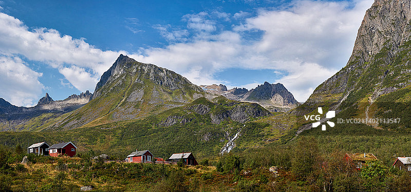挪威的Mre Romsdal, Sunnmre阿尔卑斯山脉之间的Hjrundfjord图片素材