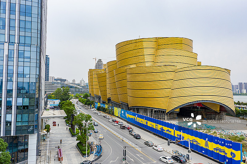 航拍湖北武汉汉街万达 编钟型流线建筑 综合商业体图片素材