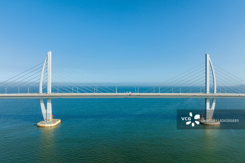 航拍港珠澳大桥晴朗天气高视角角度图片素材