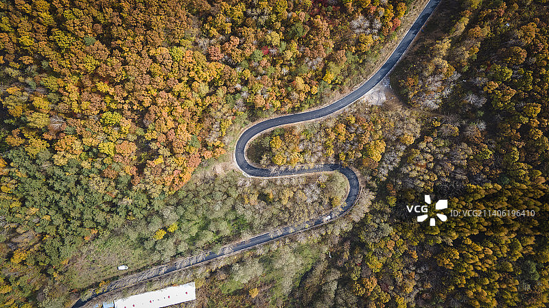秋天山区的道路图片素材