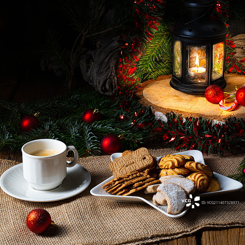 各式各样的饼干配上质朴的圣诞装饰图片素材
