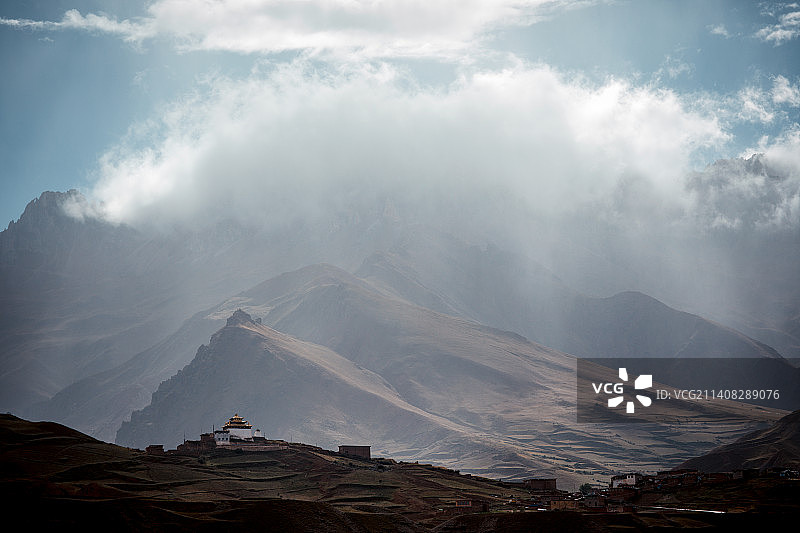 中国西藏青藏高原的高山风光图片素材