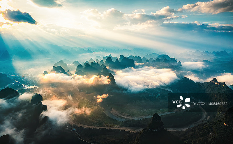 桂林山水日出丁达尔效应图片素材