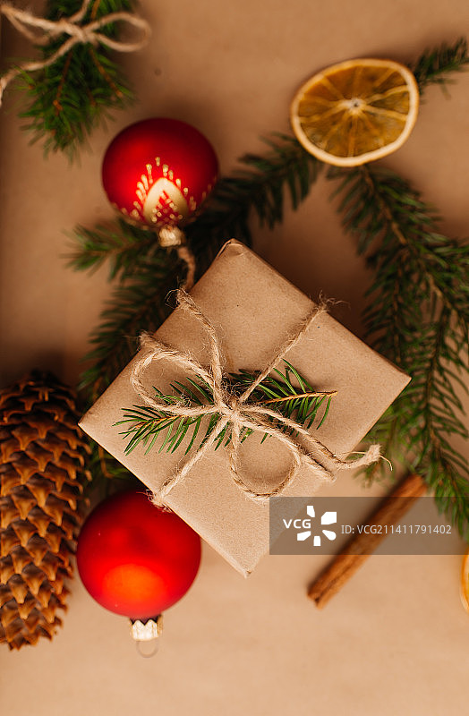 礼盒用天然圣诞装饰新年礼物图片素材