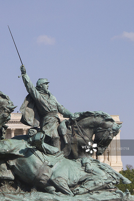 尤利西斯·s·格兰特纪念碑上的青铜雕像特写，显示冲锋的联邦骑兵图片素材