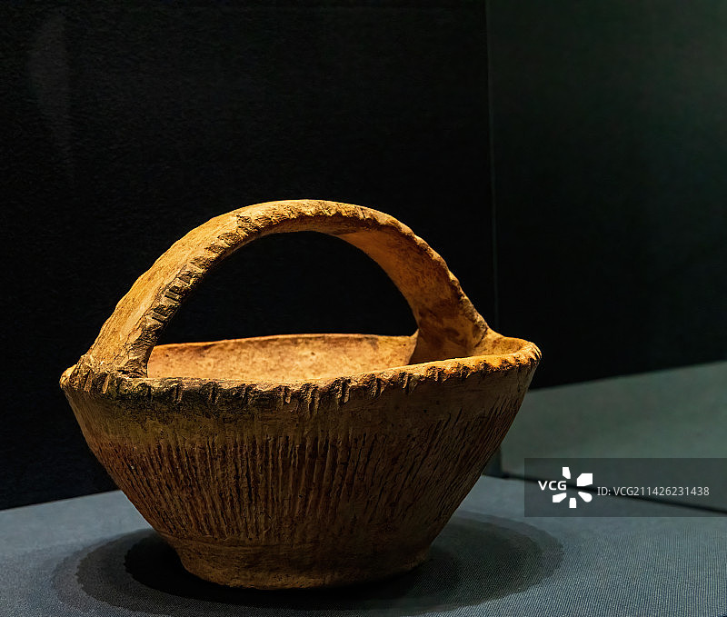 新石器时代仰韶文化，彩陶器图片素材