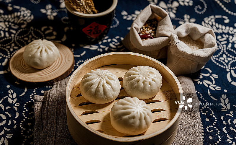 中国传统美食小笼包蟹黄包肉包美味食物图片素材