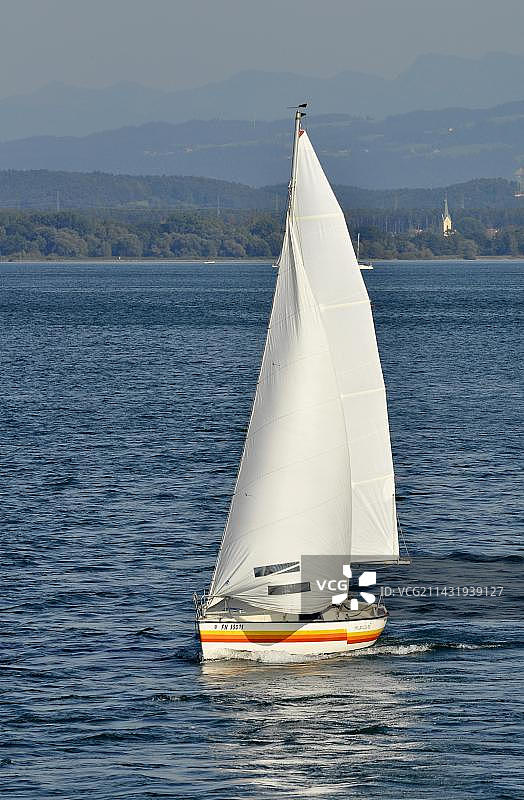 康斯坦斯湖上的祝福船，白帆图片素材