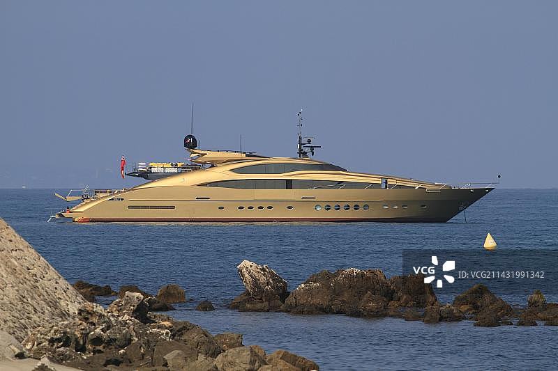 游艇“O’khalila”，45.72米，由帕尔默·约翰逊游艇公司于2007年建造，位于欧洲地中海法国蔚蓝海岸昂蒂布近海图片素材