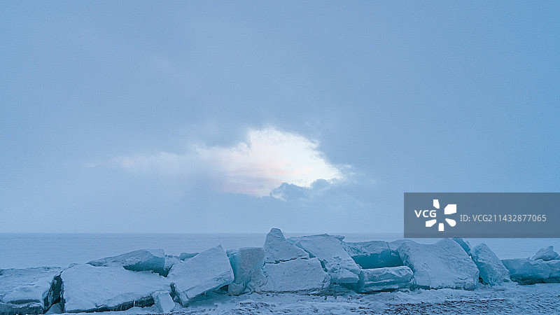 冬季新疆赛里木湖图片素材