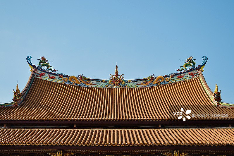 东方古典建筑文化：屋脊上的剪瓷雕图片素材