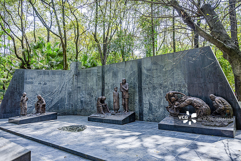 成都市人民公园抗战时期成都大轰炸遇难同胞纪念雕塑图片素材