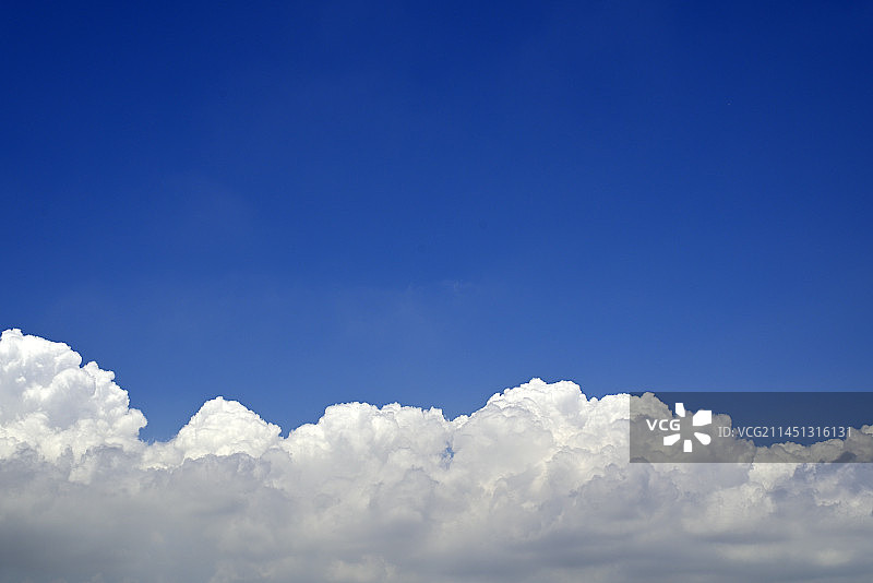 天空中云的低角度视图图片素材