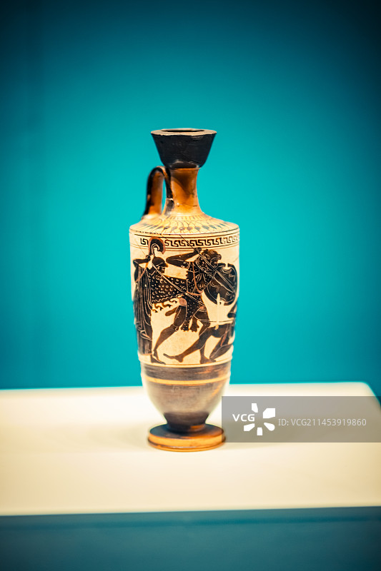意大利塔兰托国家考古博物馆阿提卡白底式油瓶图片素材