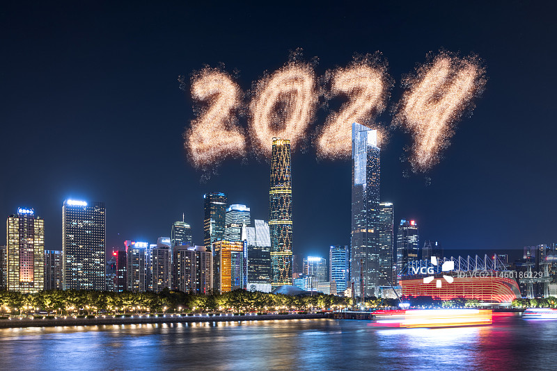广州城市夜景和2024年新年烟花概念图片素材