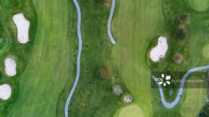 空中俯瞰高尔夫球场图片素材