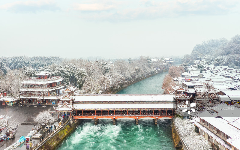 中国四川成都都江堰南桥冬天雪景航拍图图片素材